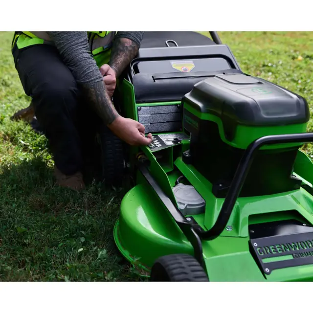 Greenworks GC82LM30 бесщеточная, 82V - аккумуляторная газонокосилка