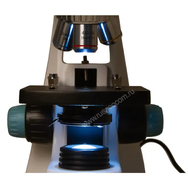 Микроскоп Levenhuk 400M в работе