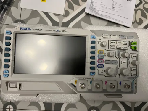 RIGOL DS1054Z - цифровой осциллограф