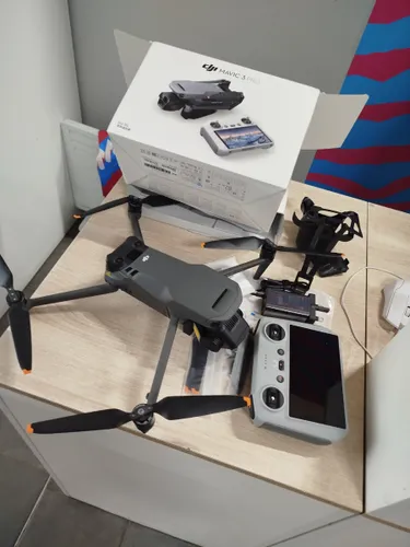 DJI Mavic 3 Pro (DJI RC) - квадрокоптер