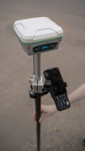 RGK SR1 с RGK SC100 и вехой RGK GLS 24 - комплект GNSS приемника
