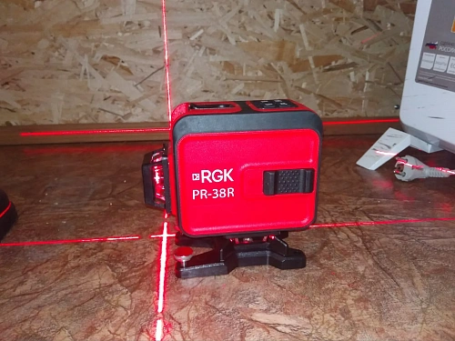 RGK PR-38R + штатив - лазерный нивелир 3d с красным лучом